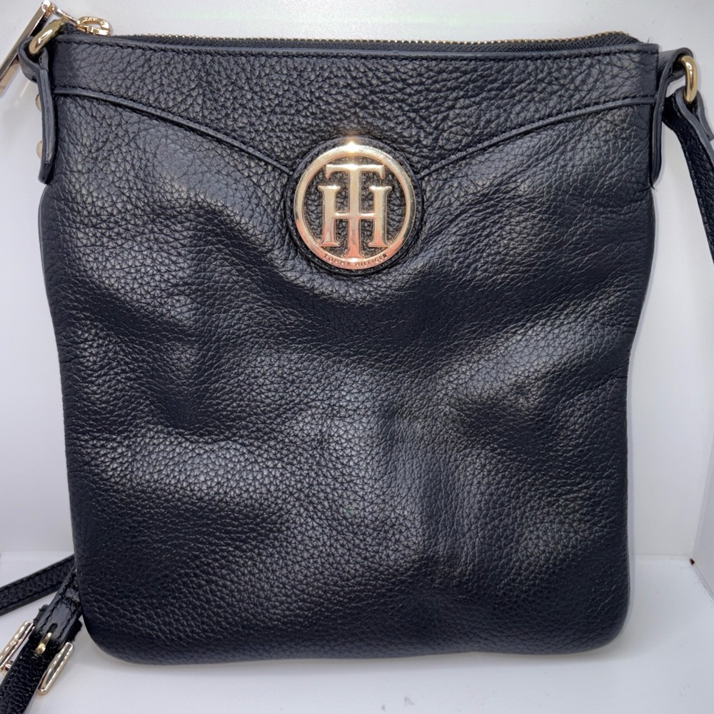 Tommy Hilfiger Cross Body Black Pebbled Leather Gold Medallion Logo Classic